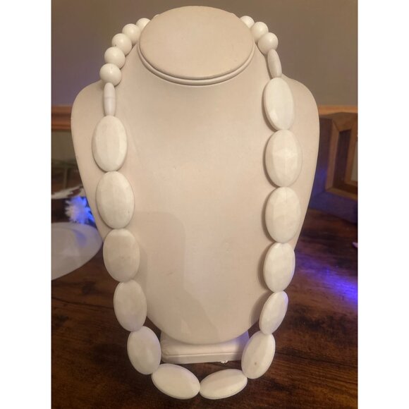 Vintage White Lucite Bead Necklace – Chunky Mod Retro w/ Hidden Clasp - Picture 2 of 15